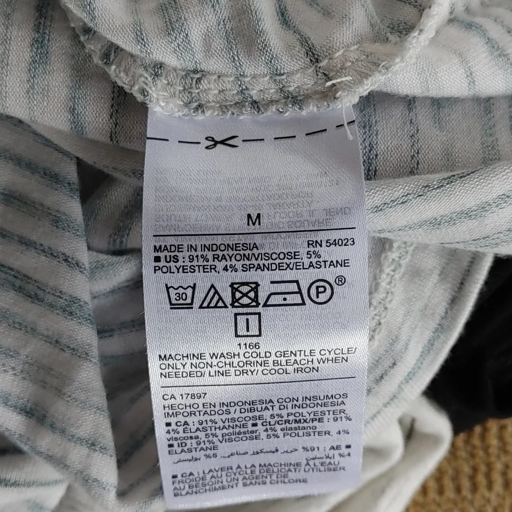 Set‎ of 2 Old Navy tee-shirt Size Medium - Picture 10 of 10